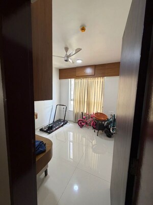 Team Area in 3 BHK Apartment at Puranik Abitante, Bavdhan – for Rent