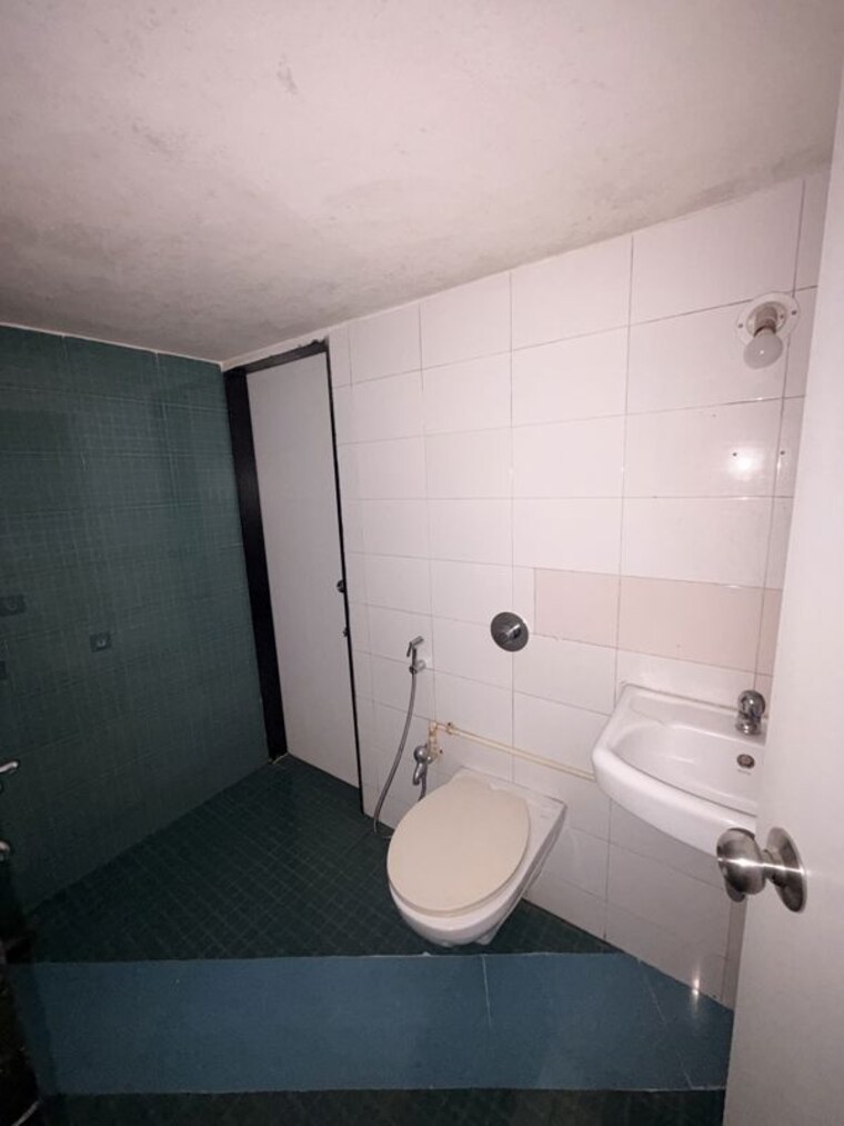 Bathroom, vraj-green-valley 2 Bedroom 1050 Sq.Ft. Apartment In Kolshet Industrial Area Thane 10791091