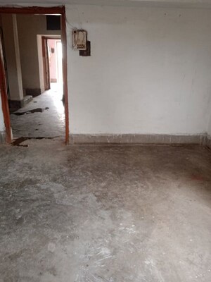 Room in 2 BHK Builder Floor at Lahartara – for Rent