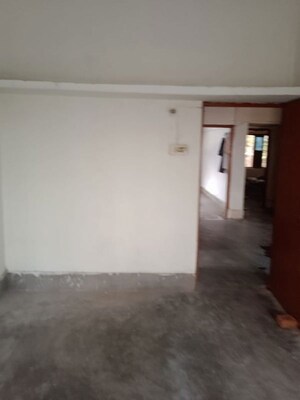 Room in 2 BHK Builder Floor at Lahartara – for Rent