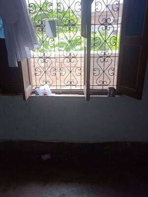 Room in 2 BHK Builder Floor at Lahartara – for Rent