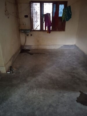 Room in 2 BHK Builder Floor at Lahartara – for Rent