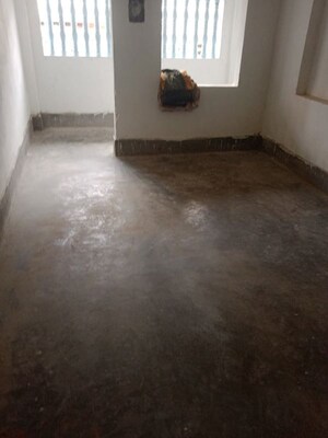 Room in 2 BHK Builder Floor at Lahartara – for Rent