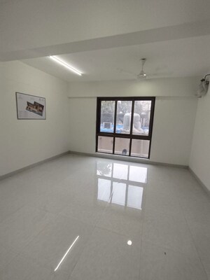 Room in 1.5 BHK Apartment at Atmiya Centria, Santacruz East – for Rent