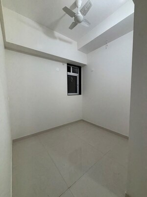 Study Room in 1.5 BHK Apartment at Atmiya Centria, Santacruz East – for Rent
