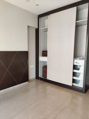 Room in 3 BHK Apartment at L Nagpal Jaswant Heights, Khar West – for Sale
