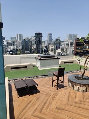 Team Area in 3 BHK Apartment at L Nagpal Jaswant Heights, Khar West – for Sale