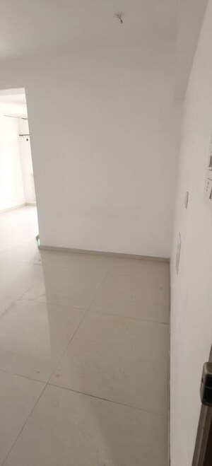 Room in 2 BHK Apartment at Mayfair The View, Vikhroli West – for Rent