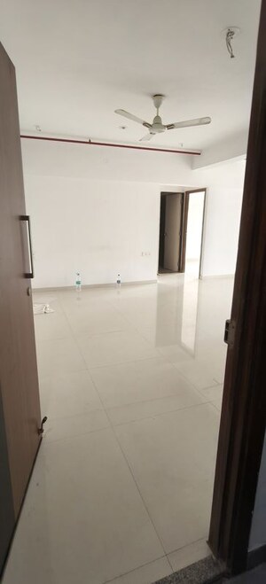 Room in 2 BHK Apartment at Mayfair The View, Vikhroli West – for Rent