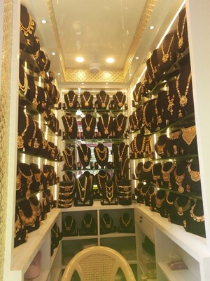  Shop For Sale in Dadar West