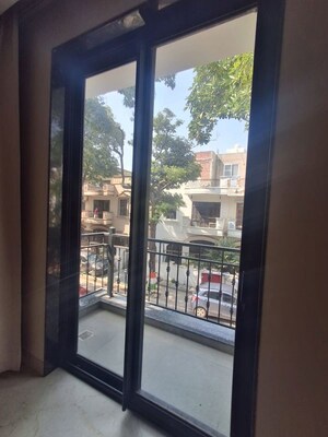 Room in 2 BHK Apartment at Ansal Sushant Estate, Sector 52 – for Rent