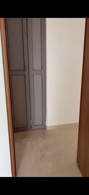 Room in 2 BHK Apartment at Kalpataru Immensa, Kolshet Road – for Sale