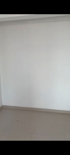 Room in 2 BHK Apartment at Kalpataru Immensa, Kolshet Road – for Sale