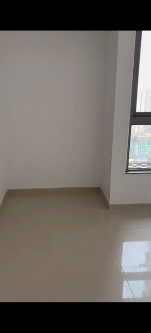 Room in 2 BHK Apartment at Kalpataru Immensa, Kolshet Road – for Sale