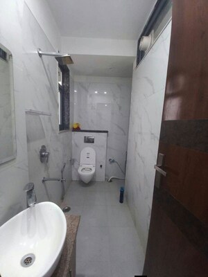 Bathroom in 1 RK Builder Floor at Lotus Plaza Gurgaon, Sector 14 – for Rent