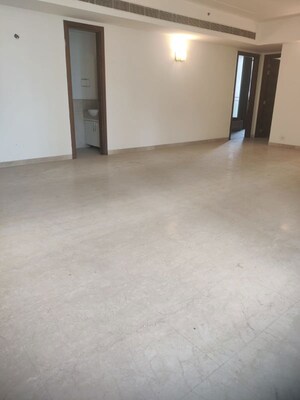 Room in 2 BHK Apartment at M3M Golf Estate, Sector 65 – for Rent