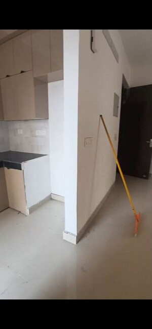 Furnished Amenities in 2.5 BHK Apartment at Amrapali Centurian Park Phase II, Tech Zone 4 Greater Noida – for Rent