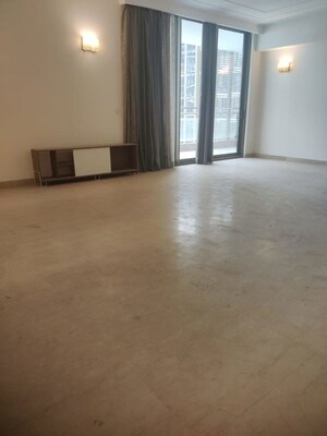 Room in 2 BHK Apartment at M3M Golf Estate, Sector 65 – for Sale