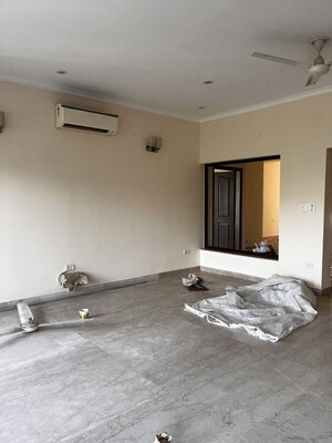 Room in 3 BHK Builder Floor at South City 2 – for Rent