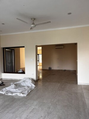 Room in 3 BHK Builder Floor at South City 2 – for Rent