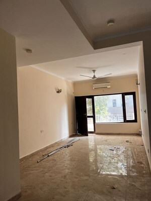 Room in 3 BHK Builder Floor at South City 2 – for Rent