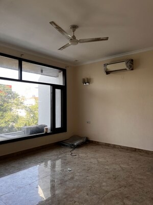 Room in 3 BHK Builder Floor at South City 2 – for Rent