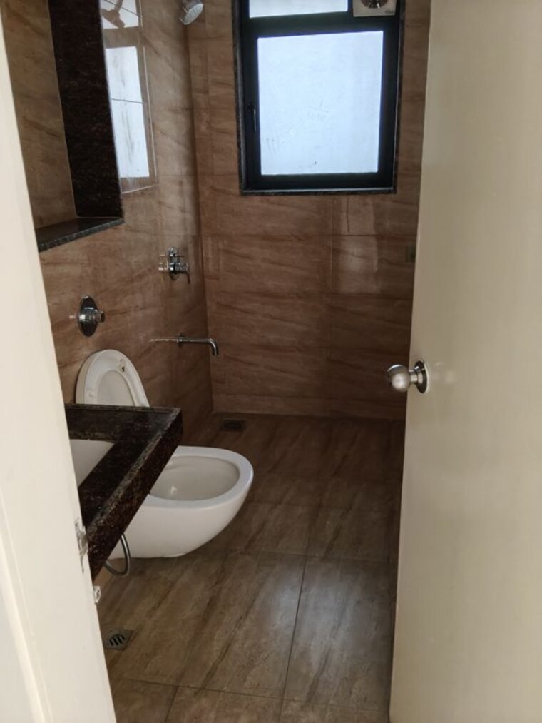 Bathroom, amanora-gold-towers 2 Bedroom 720 Sq.Ft. Apartment In Hadapsar Pune 10791354