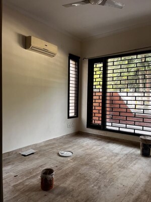 Room in 3 BHK Builder Floor at South City 2 – for Rent