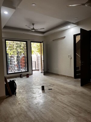 Room in 3 BHK Builder Floor at South City 2 – for Rent