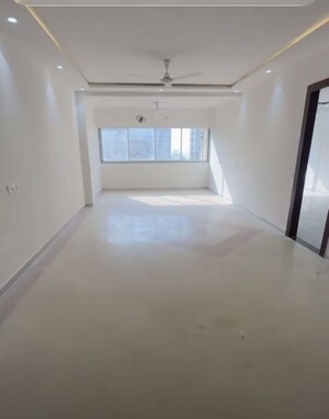 Room in 2 BHK Apartment at Malabar Hill – for Rent