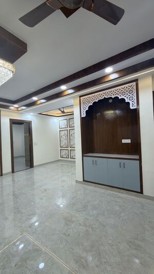 Room in 4 BHK Builder Floor at Parklands, Sector 85 – for Sale