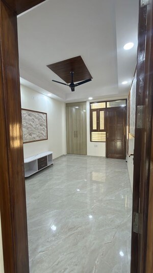 Room in 4 BHK Builder Floor at Parklands, Sector 85 – for Sale