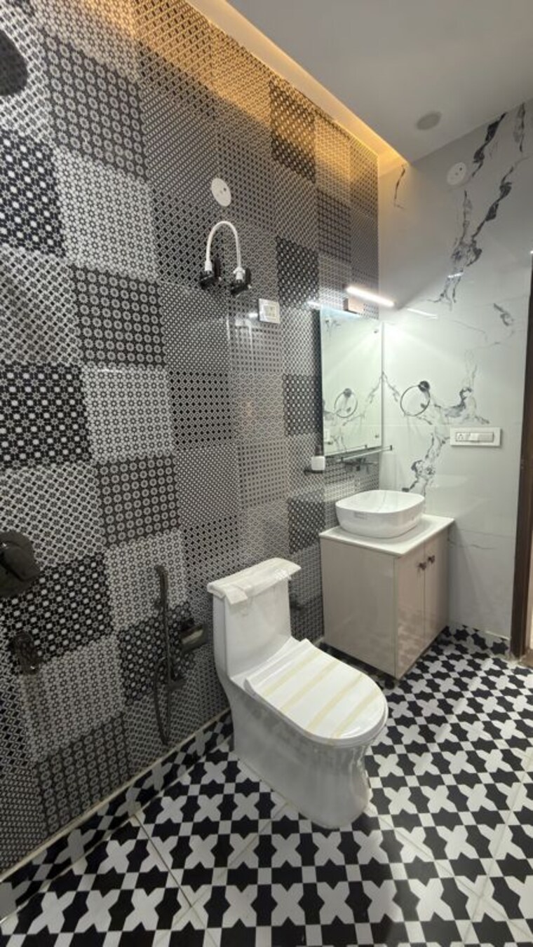 Bathroom, parklands 4 Bedroom 250 Sq.Yd. Builder Floor In Sector 85 Faridabad 10791405