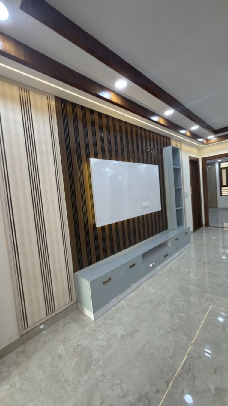 Balcony, parklands 4 Bedroom 250 Sq.Yd. Builder Floor In Sector 85 Faridabad 10791405