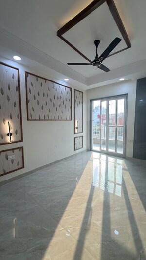 Room in 4 BHK Builder Floor at Parklands, Sector 85 – for Sale
