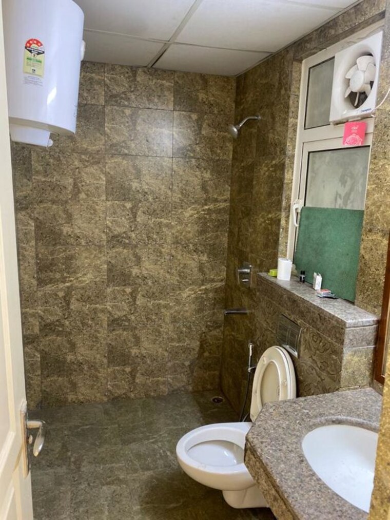 Bathroom, experion-the-heart-song 4 Bedroom 2779 Sq.Ft. Apartment In Sector 108 Gurgaon 10791430