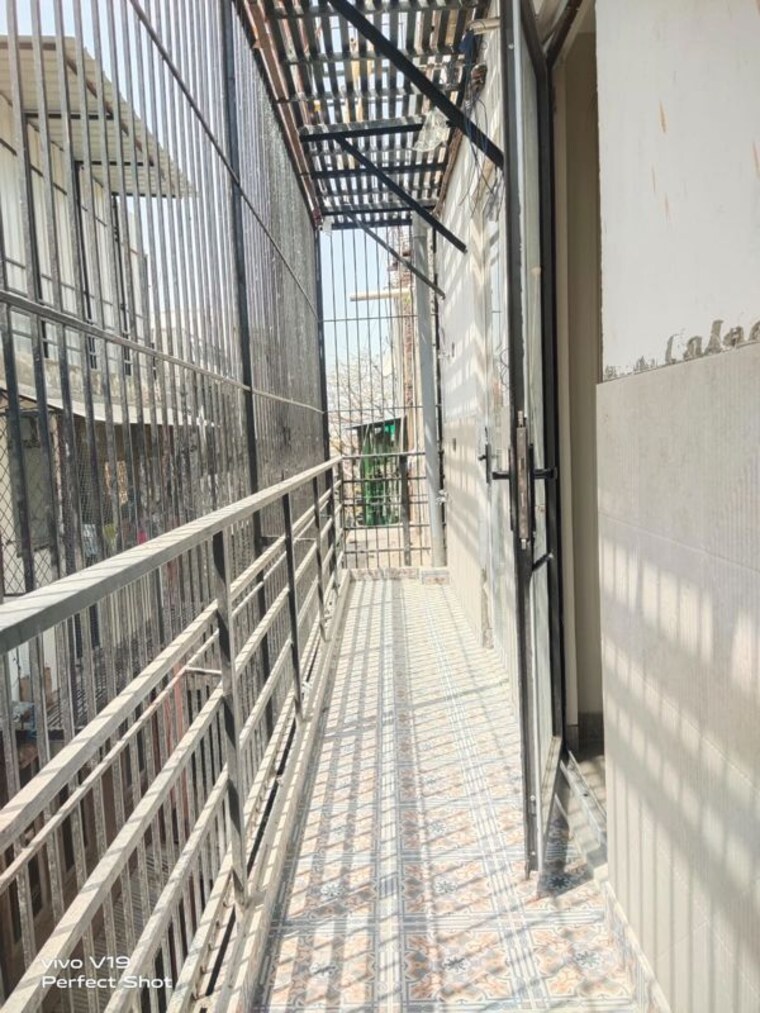 Balcony, chittaranjan park 3 Bedroom 1500 Sq.Ft. Builder Floor In Chittaranjan Park Delhi 10791475