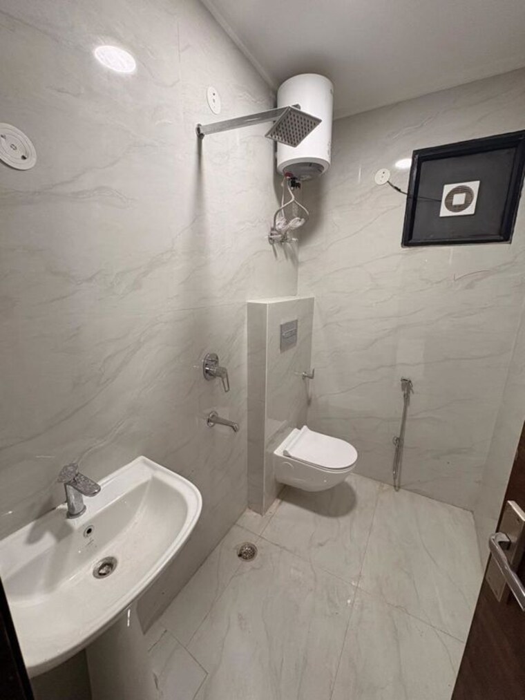 Bathroom, mehrauli 2 Bedroom 800 Sq.Ft. Builder Floor In Mehrauli Delhi 10791479