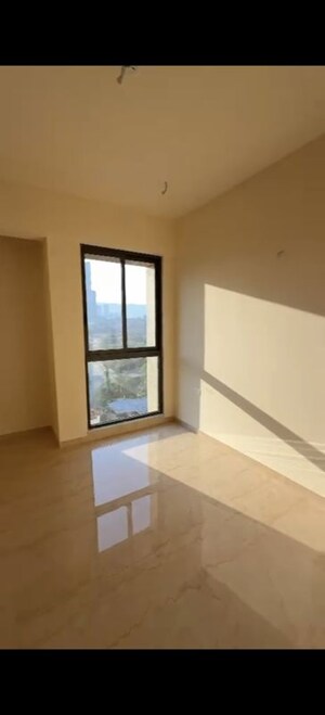 Room in 2 BHK Apartment at Lodha Sterling, Kolshet Road – for Sale