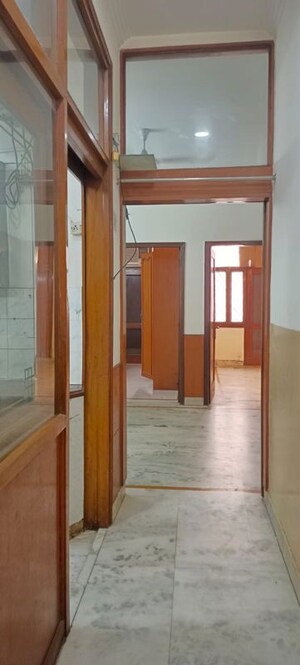 Room in 2 BHK Builder Floor at Dayanand Colony – for Rent