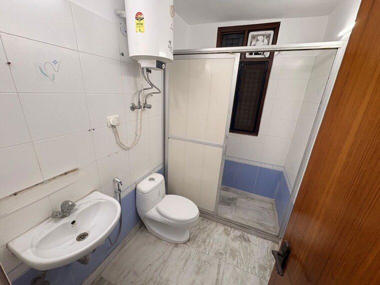 Bathroom, mehrauli 3 Bedroom 1200 Sq.Ft. Builder Floor In Mehrauli Delhi 10791486