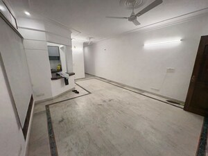 Room in 3 BHK Builder Floor at Mehrauli – for Rent