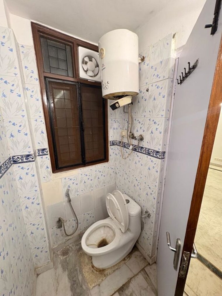 Bathroom, mehrauli 3 Bedroom 1200 Sq.Ft. Builder Floor In Mehrauli Delhi 10791486