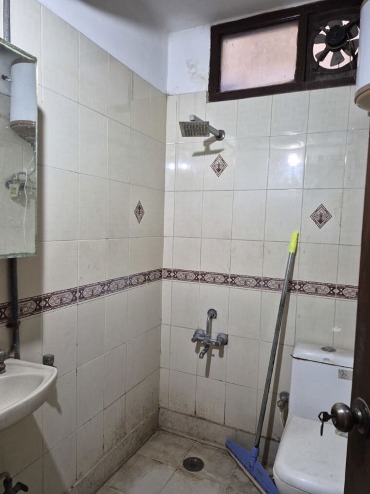 Bathroom, mehrauli 2 Bedroom 700 Sq.Ft. Builder Floor In Mehrauli Delhi 10791499