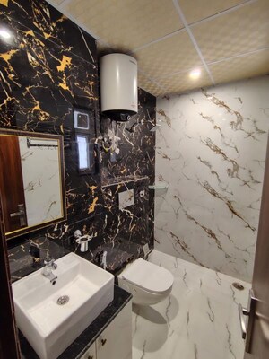 Team Area in 1 BHK Builder Floor at Sector 52 – for Rent