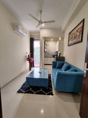 Team Area in 1 BHK Builder Floor at Sector 52 – for Rent