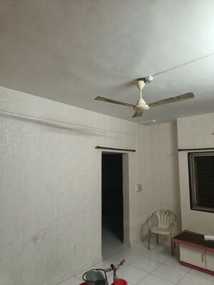 Room in 2 BHK Apartment at Paya CHS, Aundh – for Rent