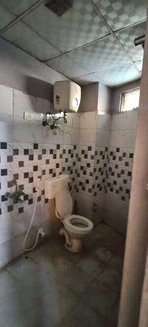 Bathroom in 2 BHK Builder Floor at 3P Platinum, Sector 68 – for Rent