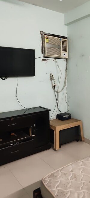 Furnished Amenities in 1 BHK Builder Floor at 3P Platinum, Sector 68 – for Rent