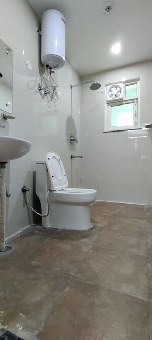 Bathroom in 1 BHK Builder Floor at Sector 47 – for Rent